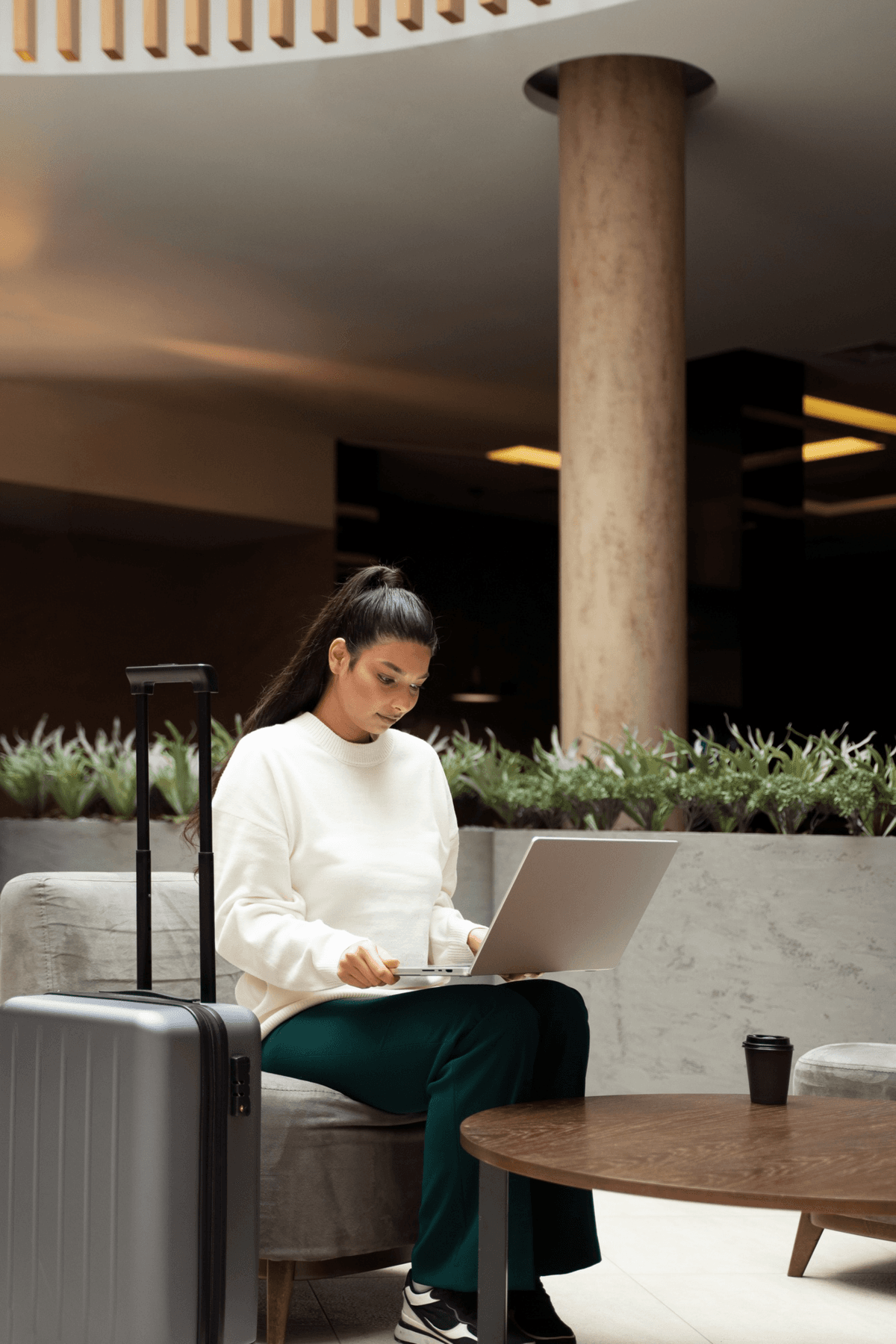 Work-friendly apartment with a dedicated desk and high-speed Wi-Fi