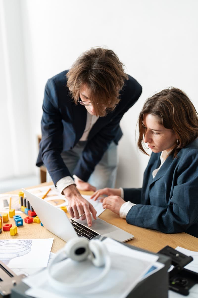 HR team supporting an employee at a laptop during a relocation booking