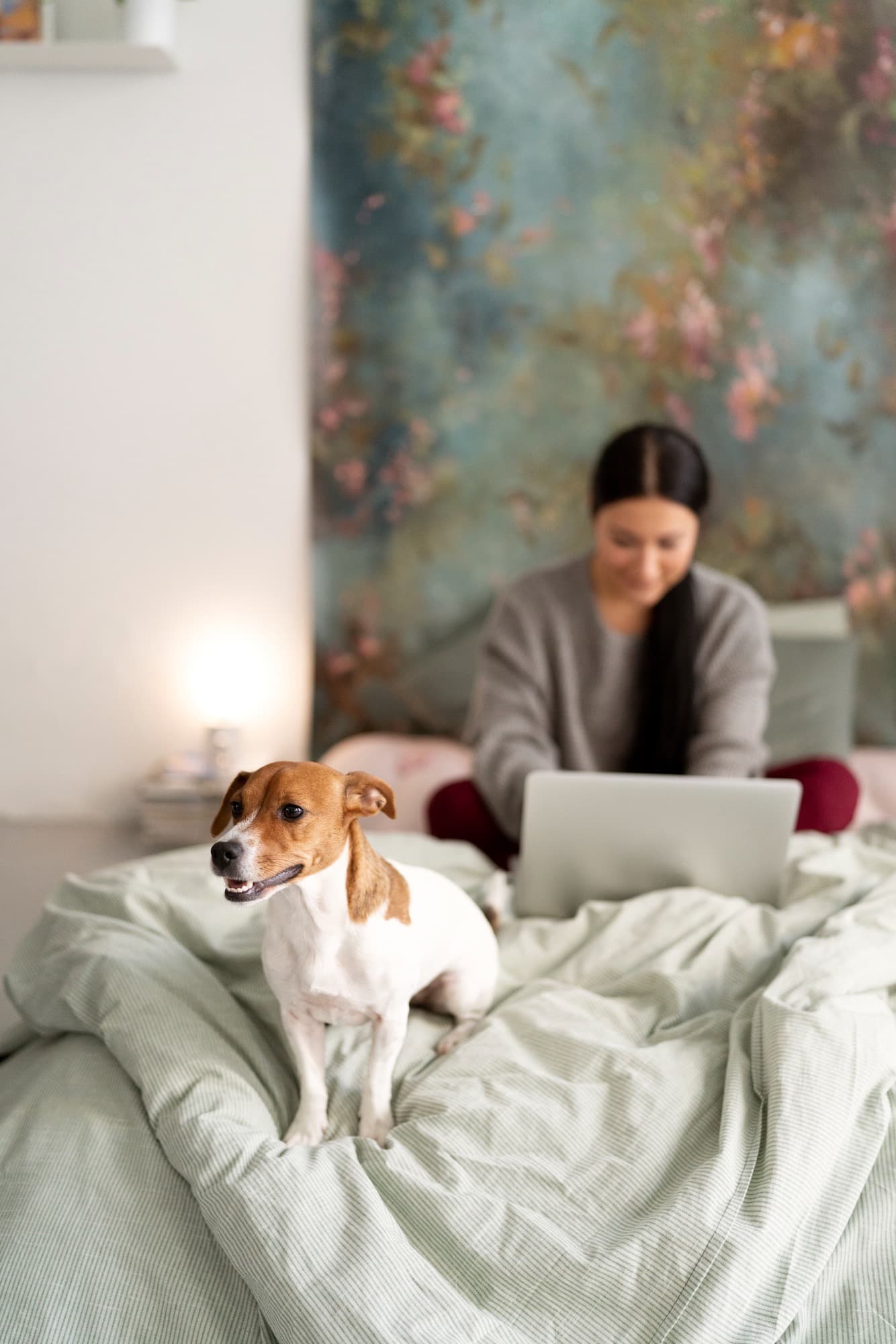 Guest with a dog in a comfortable pet-friendly furnished apartment