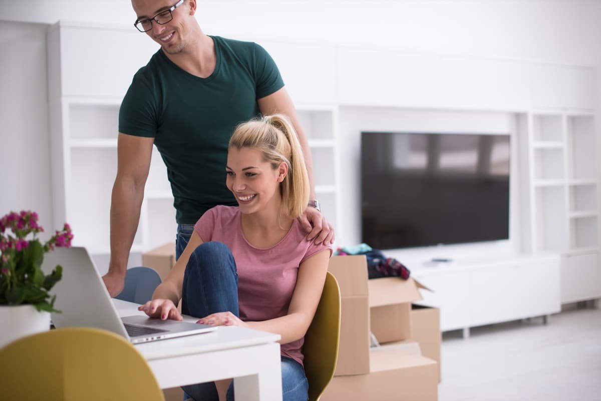 Relocation specialist team collaborating over global mobility housing strategy